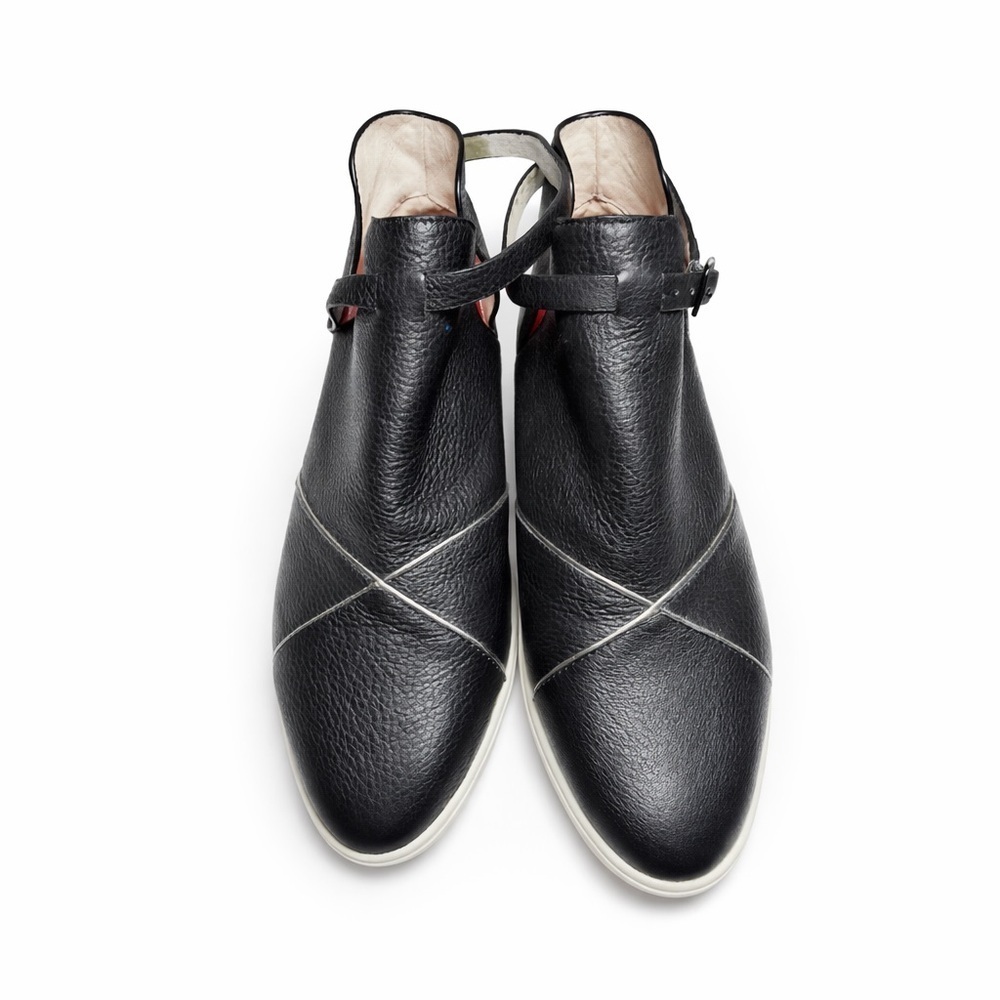 Elegant Black Leather Women's Boots